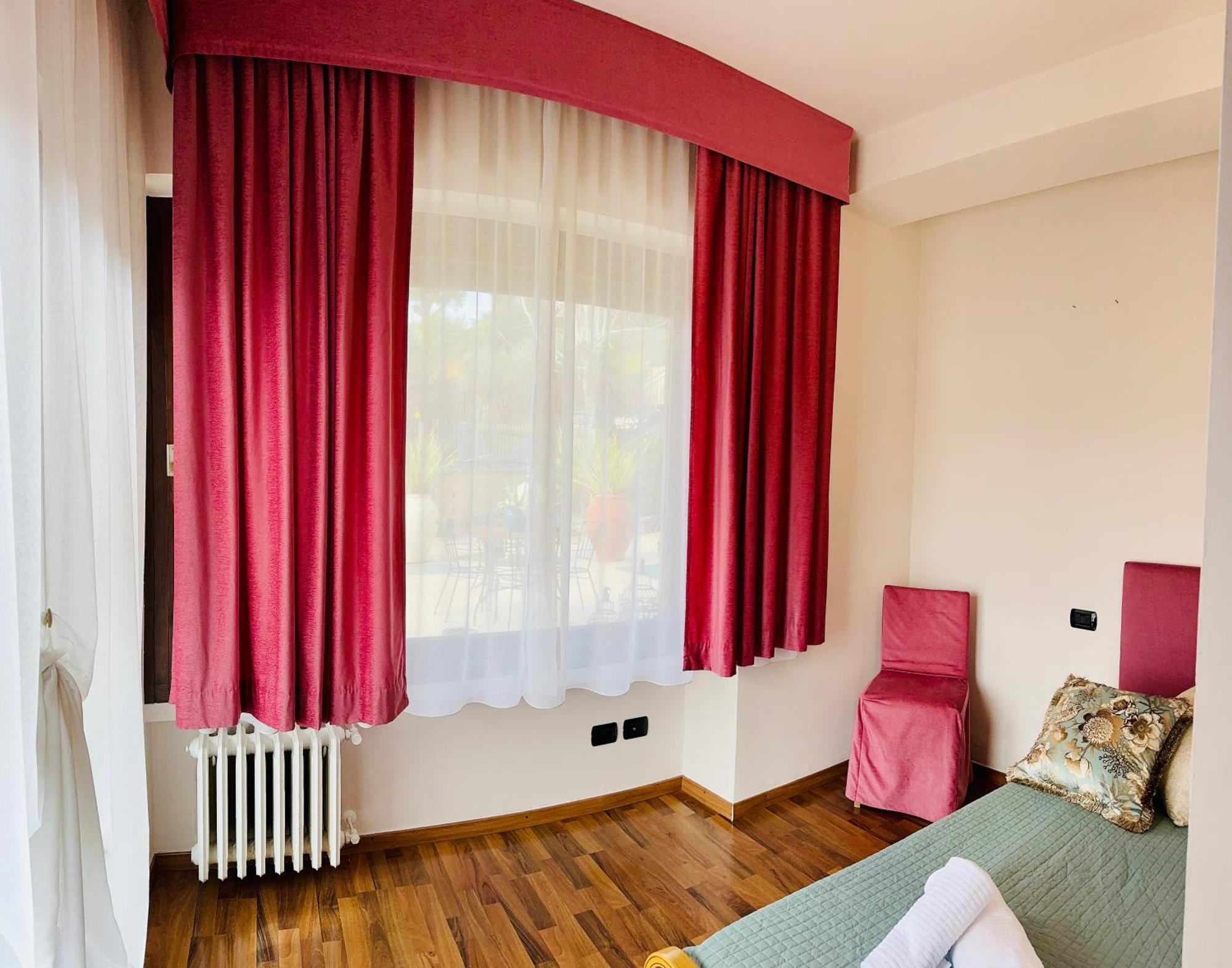 Welcome Traveller Frida'S Rooms Caprino Veronese Exterior foto
